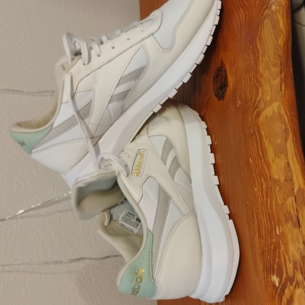 Reebok classic women's US size 10 White and teal shoes